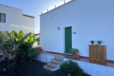 Casa en Tinajo - NoPasaNada: apartmento privado el Hierro, vistas al jardín