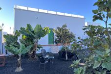 Casa en Tinajo - NoPasaNada: apartmento privado el Hierro, vistas al jardín