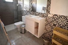 Alquiler por habitaciones en Tinajo - Casa NoPasaNada: habitación La Palma con baño privado 