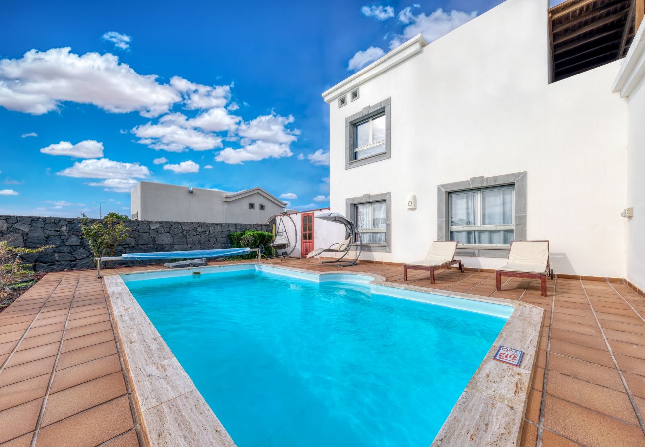 Casa en Playa Blanca - Villa Montaña Roja