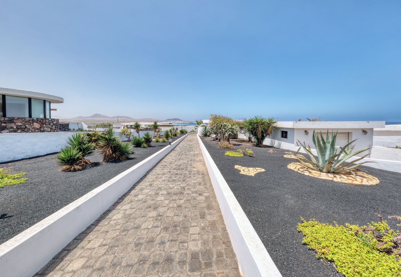 Casa en  Famara - Olas del Risco • Ocean views • Beach 2 min • LVH