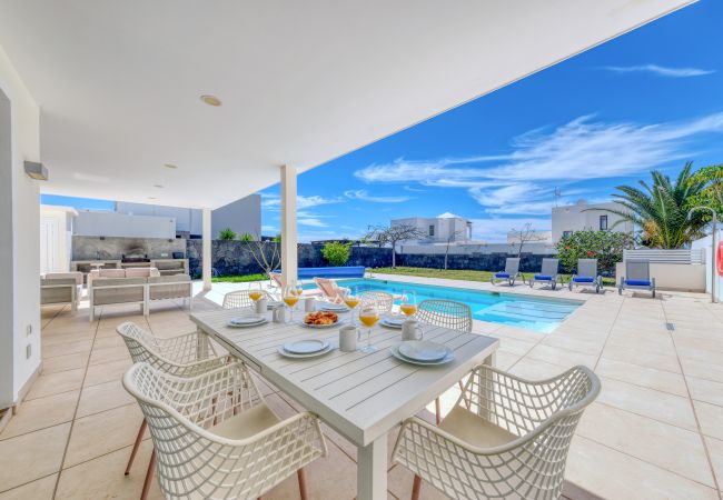 House in Playa Blanca - Casa Malvasía • Pool • 900M from the beach • LVH