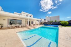 House in Playa Blanca - Casa Malvasía • Pool • 900M from the beach • LVH